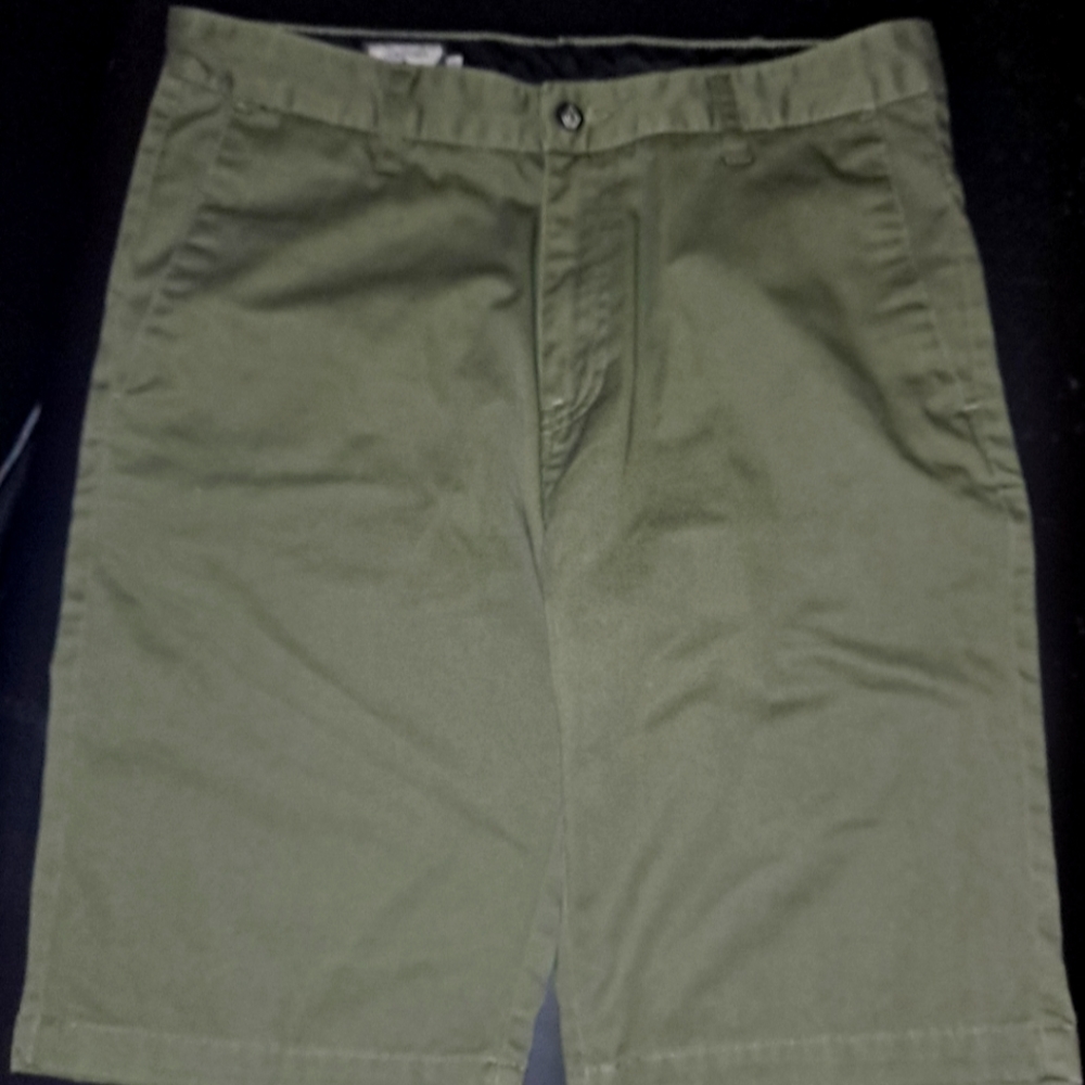 Men's Volcom army green shorts size 32